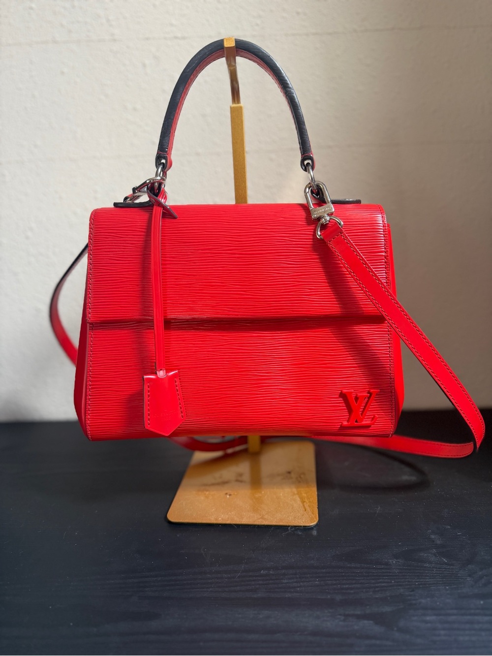 Louis Vuitton Red Top-Handle Shoulder/Crossbody with Black Trim - Picture 9 of 14